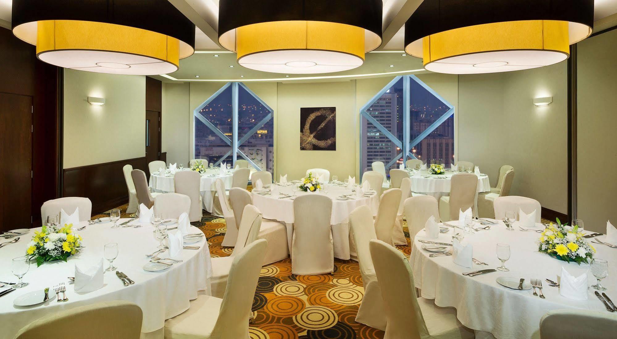 Seasons Towers Bur Отель 4*