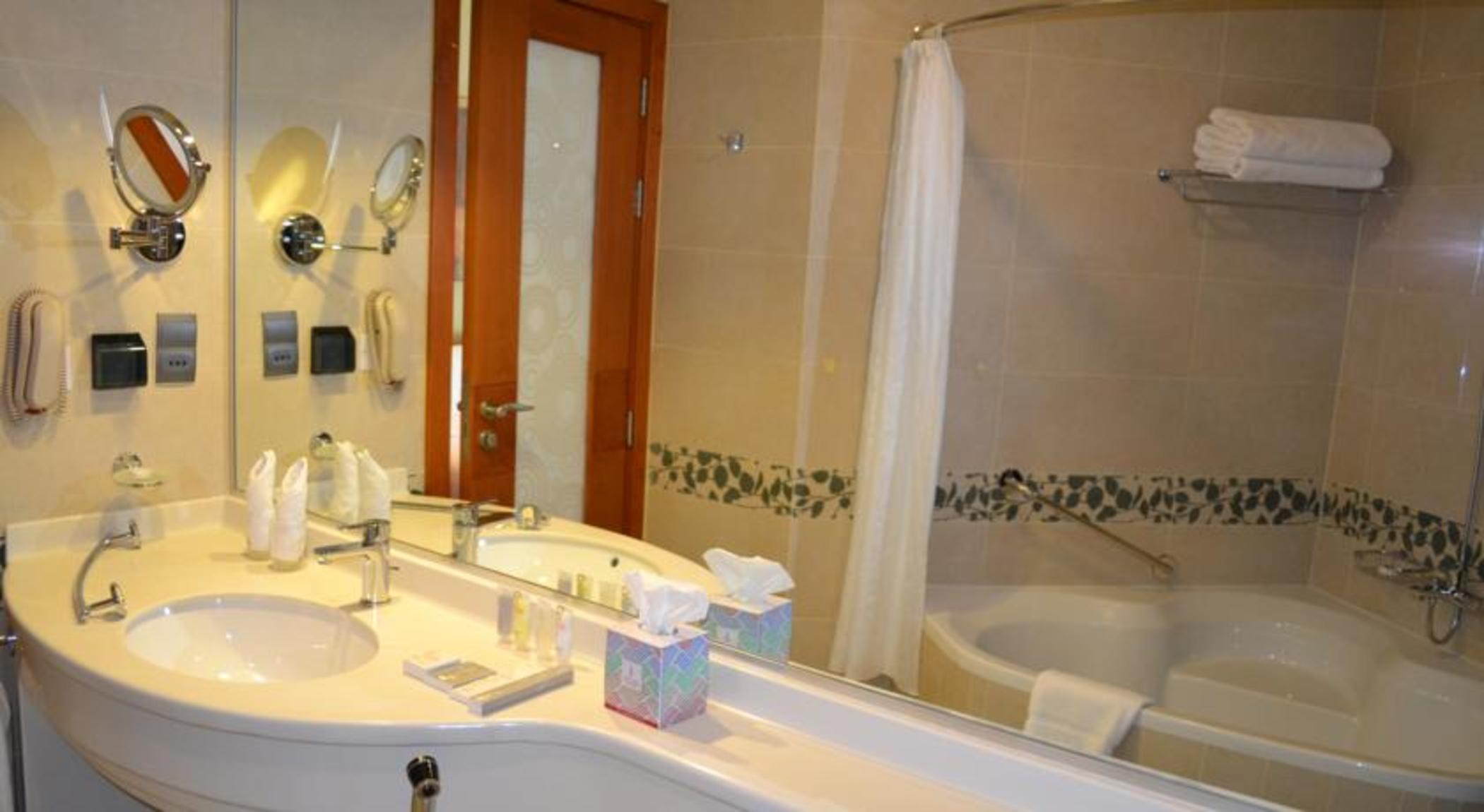 City Seasons Towers Hotel Bur Dubai होटल Dubai